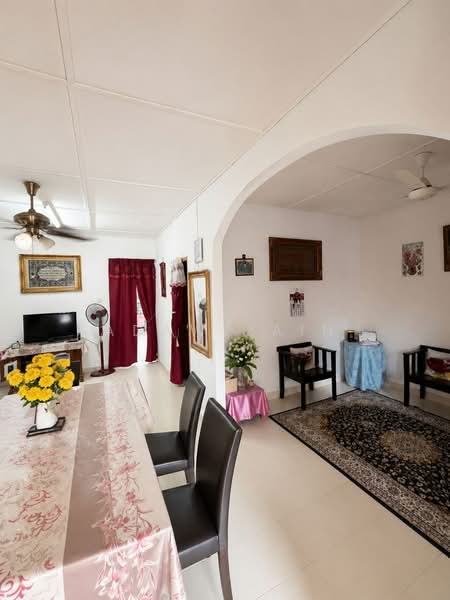 Rumah Teres 2 Tingkat untuk Dijual di Seksyen 24 (Shah Alam) - Adaw Zain - Living Room - PropertyGuru.com.my