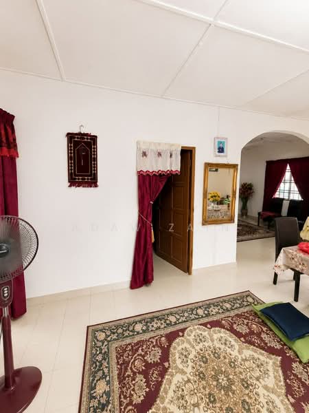 Rumah Teres 2 Tingkat untuk Dijual di Seksyen 24 (Shah Alam) - Adaw Zain - Living Room - PropertyGuru.com.my