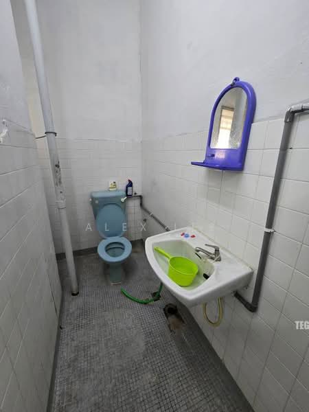Gudang untuk Disewa di Klang (Selangor) - Alex Lee - Bathroom - PropertyGuru.com.my