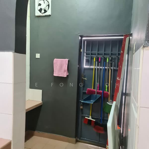 1.5-storey Terraced House for Sale in Taman Molek (Johor Bahru) - Ee Fong Toh - PropertyGuru.com.my