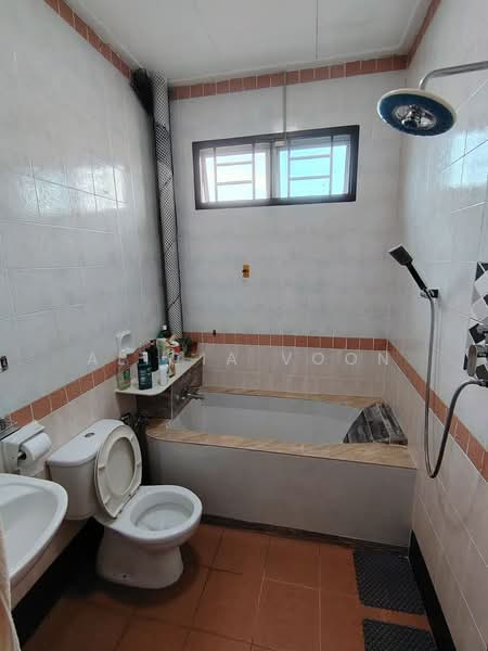 Rumah Teres 2 Tingkat untuk Dijual di Taman Desa Tebrau (Tebrau) - Alicia Voon - Bathroom - PropertyGuru.com.my