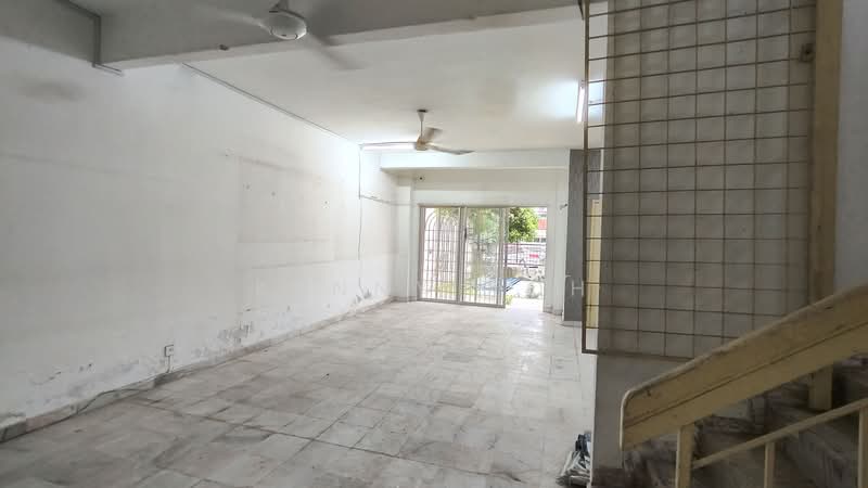 Rumah Teres 2.5 Tingkat untuk Dijual di BANDAR PUCHONG JAYA (Puchong) - Kenny Koh - Living Room - PropertyGuru.com.my