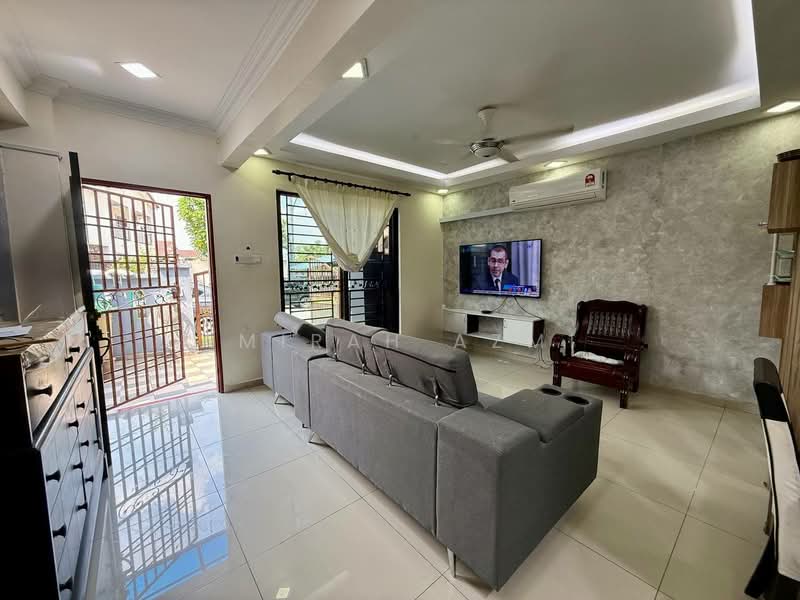 Rumah Teres 3 Tingkat untuk Dijual di Taman Selayang Mulia (Selayang) - Amirah Azmi - Living Room - PropertyGuru.com.my