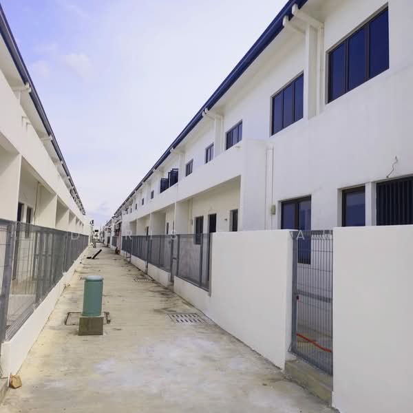 Rumah Teres 2 Tingkat untuk Disewa di Setia Utama (Setia Alam) - Doris Chuah - Exterior - PropertyGuru.com.my