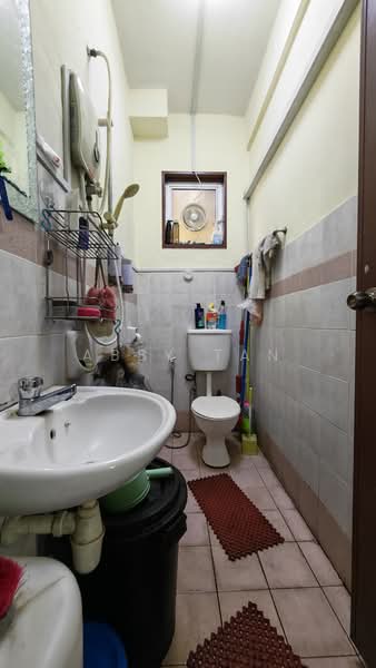 Apartment for Sale at Vista Minintod - Abby Tan - Bathroom - PropertyGuru.com.my