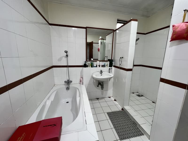 Rumah Banglo untuk Dijual di Bukit Damansara (Damansara Heights) - Shawn Lim - Bathroom - PropertyGuru.com.my