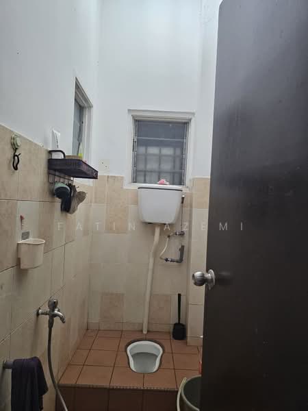 2-storey Terraced House for Sale in Seksyen 3 (Bangi) - Fatin Azemi - Bathroom - PropertyGuru.com.my