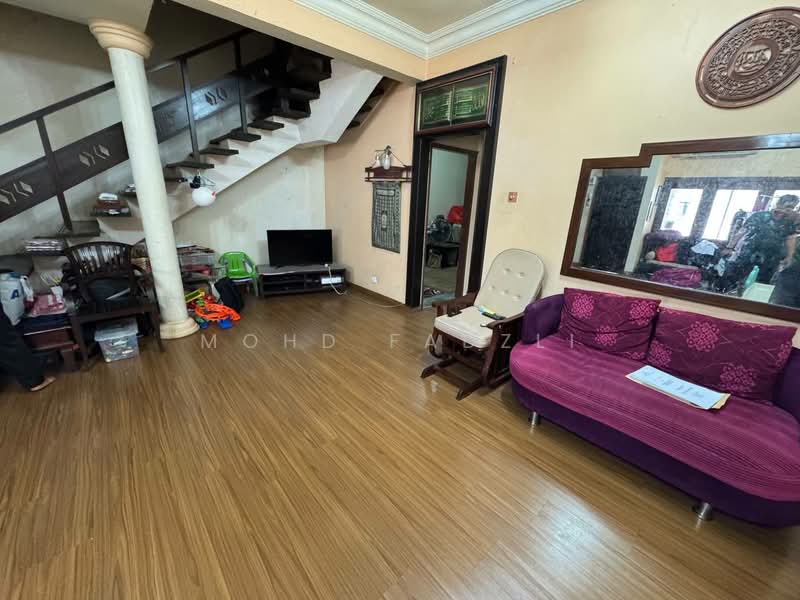 Rumah Teres 2 Tingkat untuk Dijual di Puchong (Selangor) - Mohd Fadzli - Living Room - PropertyGuru.com.my