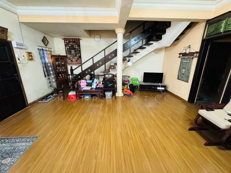 Rumah Teres 2 Tingkat untuk Dijual di Puchong (Selangor) - Mohd Fadzli - Living Room - PropertyGuru.com.my