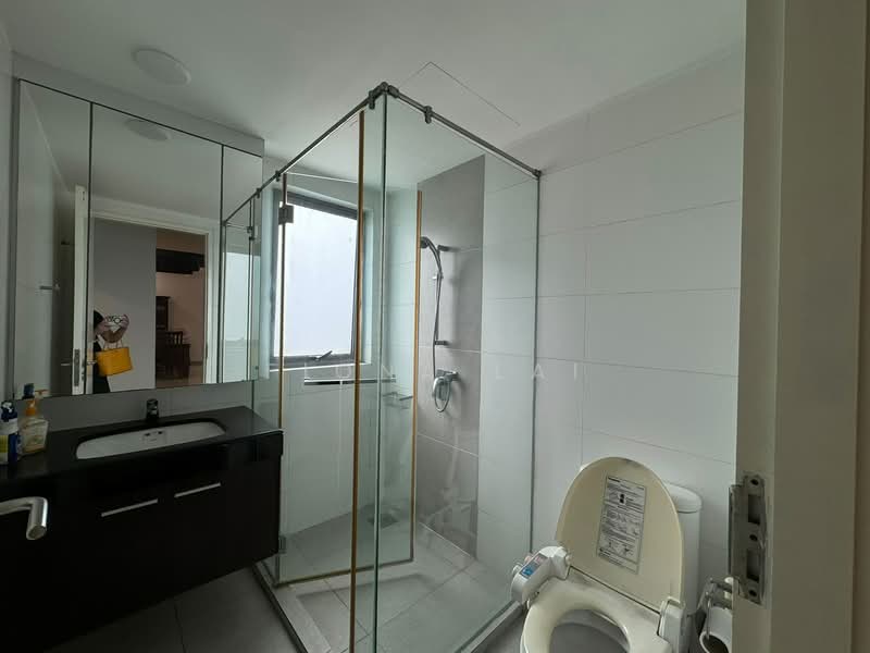 Pangsapuri untuk Dijual di Molek Pine 3 - Fiona Lai - Bathroom - PropertyGuru.com.my