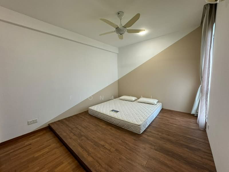 Pangsapuri untuk Dijual di Molek Pine 3 - Fiona Lai - Bedroom - PropertyGuru.com.my