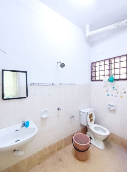 2-storey Terraced House for Rent in Taman Universiti Bangi (Kajang) - Erin Yusof - Bathroom - PropertyGuru.com.my