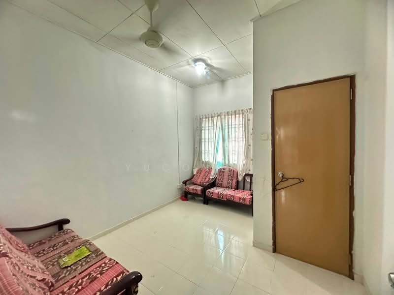2-storey Terraced House for Sale in Bandar Indahpura (Kulai) - Yucong . - Living Room - PropertyGuru.com.my