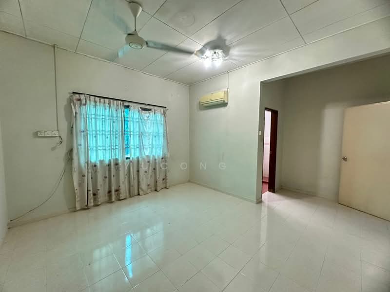2-storey Terraced House for Sale in Bandar Indahpura (Kulai) - Yucong . - Living Room - PropertyGuru.com.my