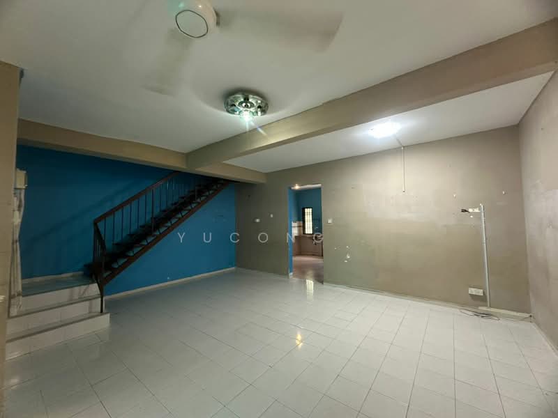 2-storey Terraced House for Sale in Bandar Indahpura (Kulai) - Yucong . - Living Room - PropertyGuru.com.my