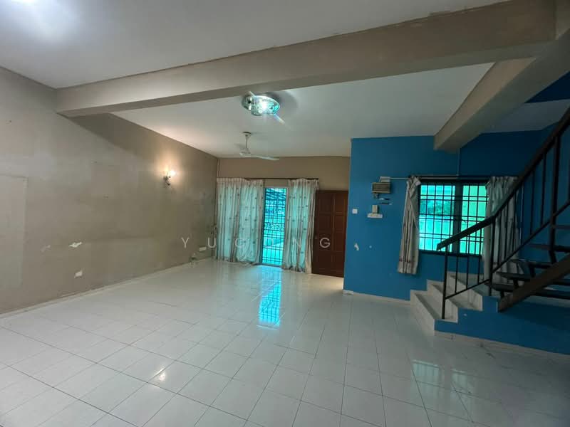 2-storey Terraced House for Sale in Bandar Indahpura (Kulai) - Yucong . - Living Room - PropertyGuru.com.my