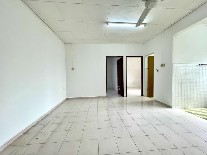 Rumah Flat untuk Dijual di Flat Bandar Selesa Jaya @ Jalan Silat Gayong - Vincy Sia - Living Room - PropertyGuru.com.my