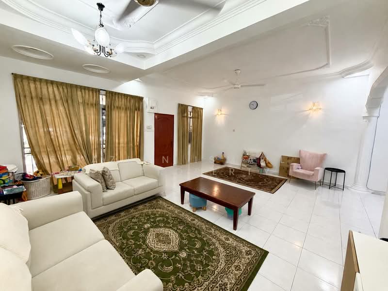 Rumah Teres 2 Tingkat untuk Dijual di Taman Pulai Utama (Skudai) - Azlan Ismail aiproperty - Living Room - PropertyGuru.com.my