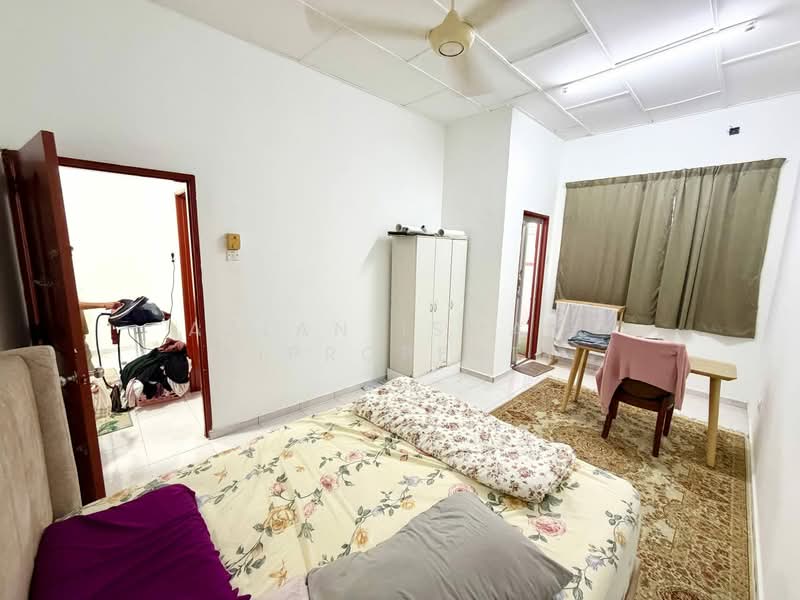 Rumah Teres 2 Tingkat untuk Dijual di Taman Pulai Utama (Skudai) - Azlan Ismail aiproperty - Bedroom - PropertyGuru.com.my