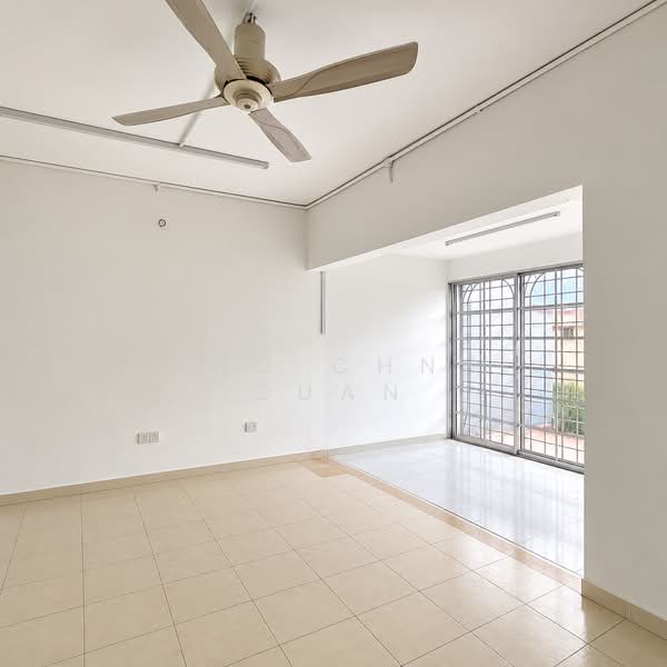 2-storey Terraced House for Sale in Taman Lestari Putra (Seri Kembangan) - Kho Chng Guan - Living Room - PropertyGuru.com.my