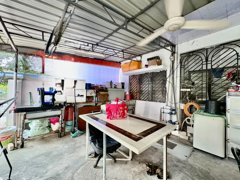 Rumah Flat untuk Dijual di Taman Sri Muda - Sariza Hartanah - Exterior - PropertyGuru.com.my