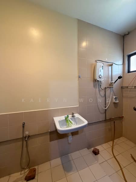 Bungalow for Sale in Bukit Gita Bayu (Seri Kembangan) - Kaeryn Wong - Bathroom - PropertyGuru.com.my