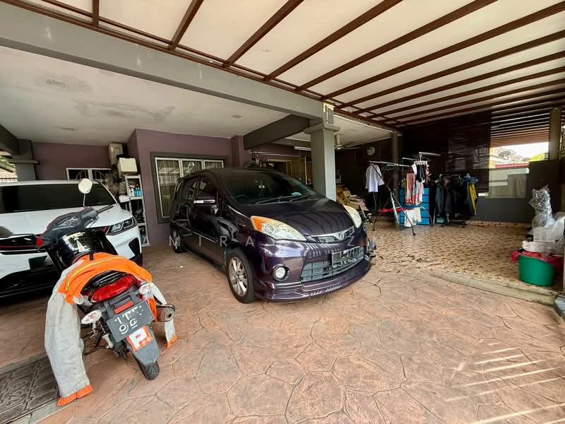 Semi-Detached House for Sale in Bandar Tasik Puteri (Rawang) - Amirah Azmi - Car Park - PropertyGuru.com.my