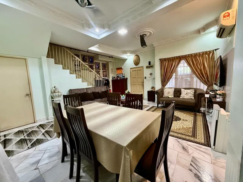 Semi-Detached House for Sale in Bandar Tasik Puteri (Rawang) - Amirah Azmi - Living Room - PropertyGuru.com.my