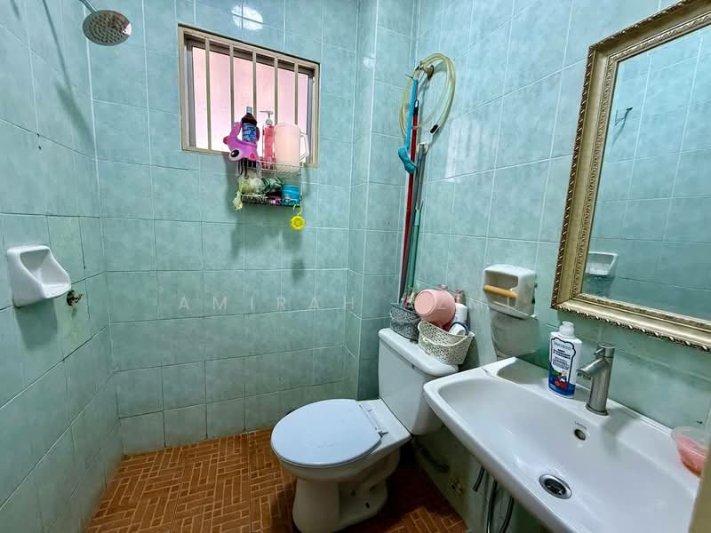 Semi-Detached House for Sale in Bandar Tasik Puteri (Rawang) - Amirah Azmi - Bathroom - PropertyGuru.com.my