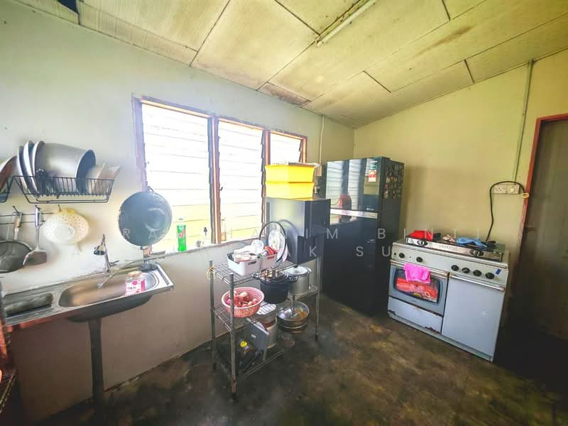 Rumah Teres untuk Dijual di Klang (Selangor) - FARAH HANIM BINTI AD SUHADAK SUHADAK - Kitchen - PropertyGuru.com.my
