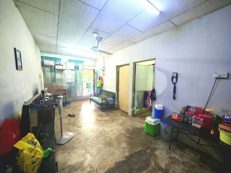 Rumah Teres untuk Dijual di Klang (Selangor) - FARAH HANIM BINTI AD SUHADAK SUHADAK - Living Room - PropertyGuru.com.my
