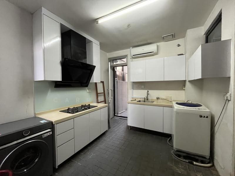 Semi-Detached House for Rent in Lake Edge (Puchong) - Carrey Chiah - Kitchen - PropertyGuru.com.my