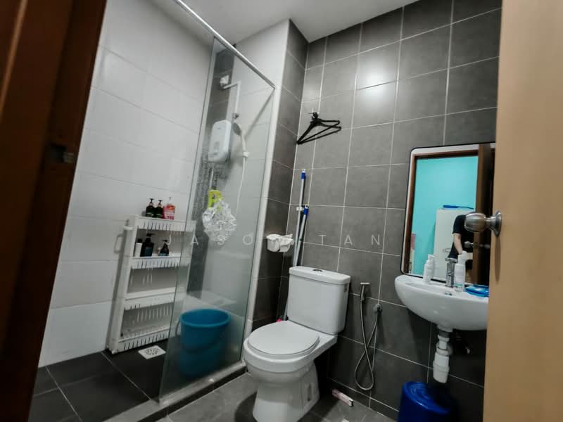 Semi-Detached House for Sale in Seri Kembangan (Selangor) - Jason Tan - Bathroom - PropertyGuru.com.my