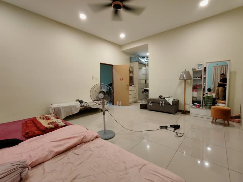 Semi-Detached House for Sale in Seri Kembangan (Selangor) - Jason Tan - Bedroom - PropertyGuru.com.my