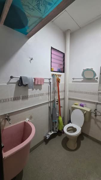 Apartment for Sale at Taman Pandan Apartment - Joanne Ang - Bathroom - PropertyGuru.com.my