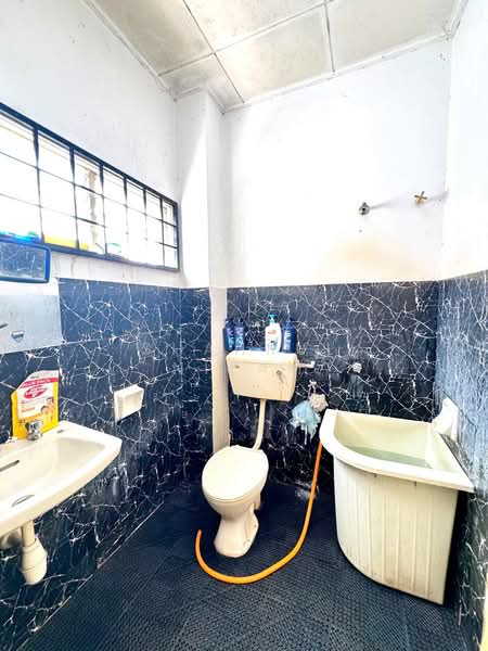 2-storey Terraced House for Sale in Taman Puncak Kinrara (Bandar Kinrara) - Shahrul Nizam - Bathroom - PropertyGuru.com.my