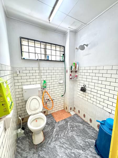 2-storey Terraced House for Sale in Taman Puncak Kinrara (Bandar Kinrara) - Shahrul Nizam - Bathroom - PropertyGuru.com.my