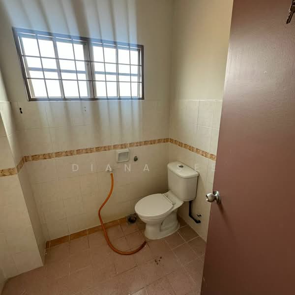 Terraced House for Rent in Bandar Puteri Klang (Klang) - Diana See - Bathroom - PropertyGuru.com.my