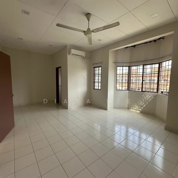 Terraced House for Rent in Bandar Puteri Klang (Klang) - Diana See - Living Room - PropertyGuru.com.my