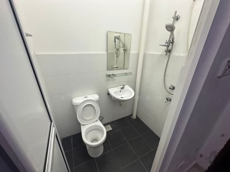 Rumah Teres 2 Tingkat untuk Dijual di Taman Scientex Senai (Senai) - Sean Chong - Bathroom - PropertyGuru.com.my