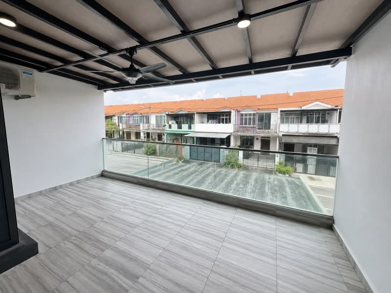 2-storey Terraced House for Sale in Taman Scientex Senai (Senai) - Sean Chong - Balcony - PropertyGuru.com.my