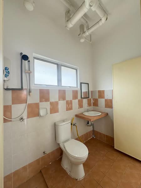 Pangsapuri untuk Dijual di Indah Cempaka - Sabirin Ahmad - Bathroom - PropertyGuru.com.my