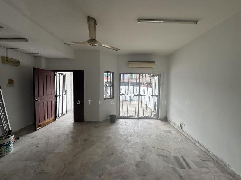 2-storey Terraced House for Sale in Klang (Selangor) - Jonathan Vinod - Living Room - PropertyGuru.com.my