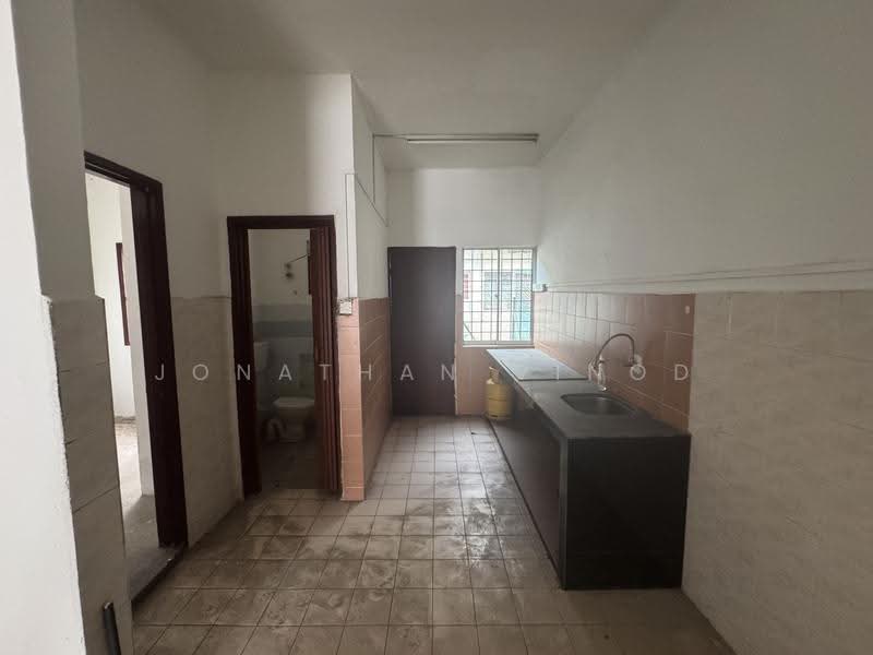 2-storey Terraced House for Sale in Klang (Selangor) - Jonathan Vinod - Kitchen - PropertyGuru.com.my