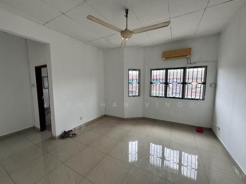 2-storey Terraced House for Sale in Klang (Selangor) - Jonathan Vinod - Living Room - PropertyGuru.com.my