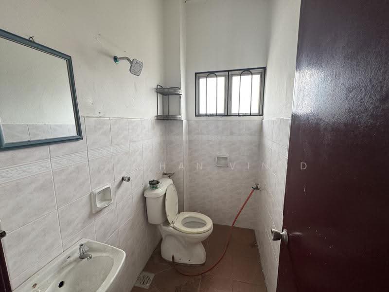 2-storey Terraced House for Sale in Klang (Selangor) - Jonathan Vinod - Bathroom - PropertyGuru.com.my