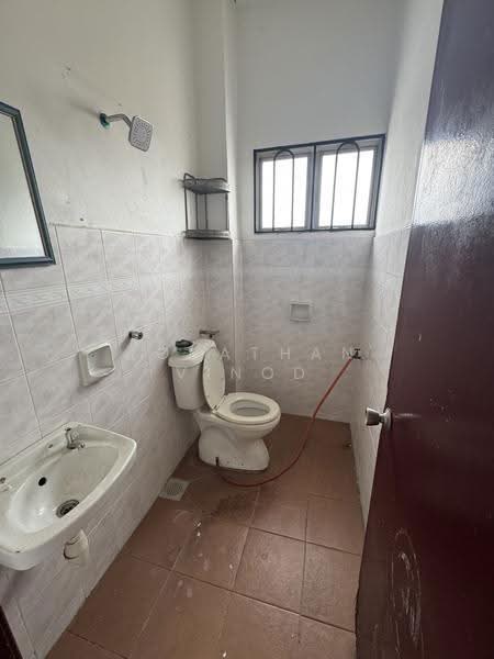 2-storey Terraced House for Sale in Klang (Selangor) - Jonathan Vinod - Bathroom - PropertyGuru.com.my
