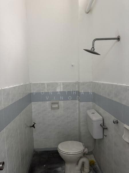 2-storey Terraced House for Sale in Klang (Selangor) - Jonathan Vinod - Bathroom - PropertyGuru.com.my