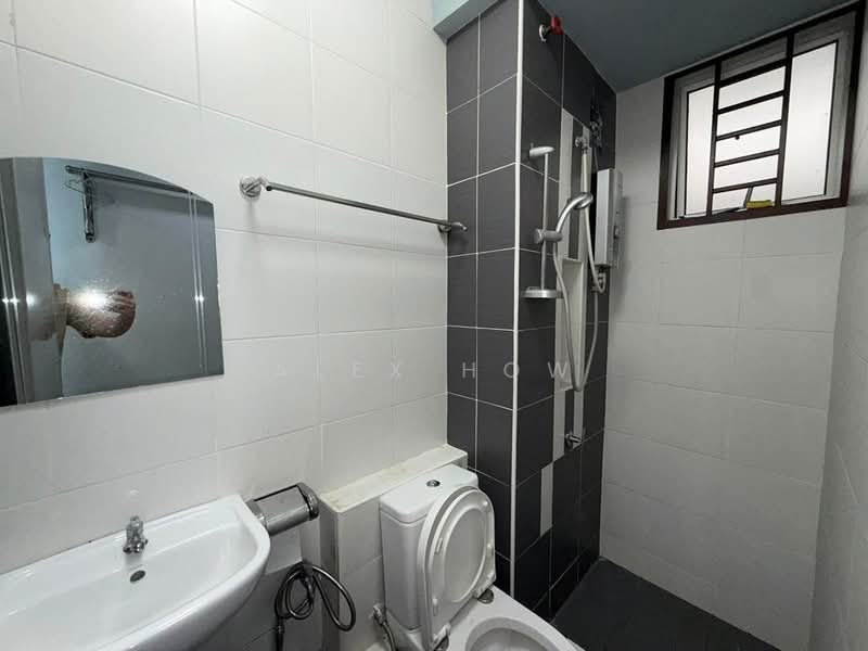Servis Apartment untuk Dijual di D'Ambience Residences (Pangsapuri Ikatan Flora) - Alex How - Bathroom - PropertyGuru.com.my