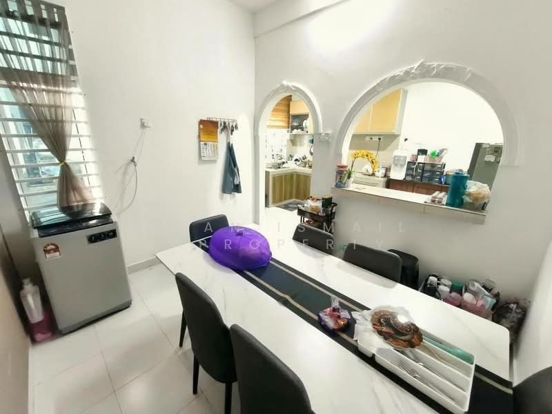 2-storey Terraced House for Sale in Taman Scientex Kulai (Sedenak) - Azlan Ismail aiproperty - Dining Room - PropertyGuru.com.my